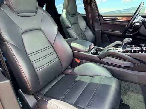Used 2022 Porsche Cayenne E-Hybrid AWD/4WD image 9