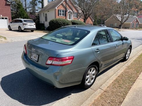 Used 2011 Toyota Camry LE w/ LE Extra-Value Pkg image 4