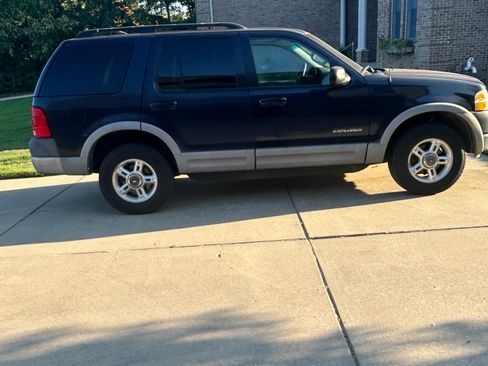 Used 2002 Ford Explorer XLT image 1