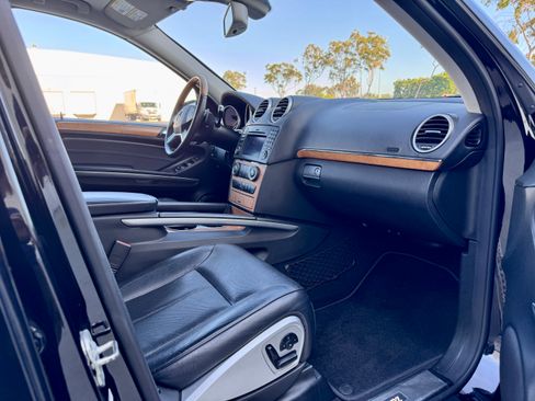 Used 2011 Mercedes-Benz GL 550 4MATIC image 10