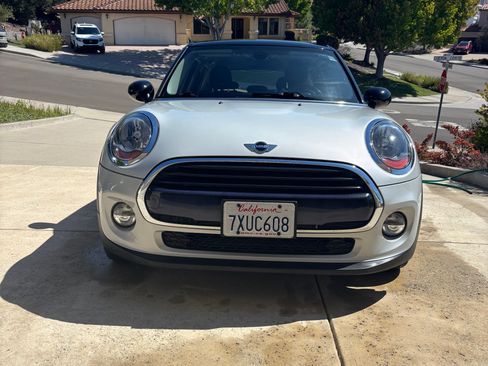 Used 2017 MINI Cooper 4-Door Hardtop FWD image 4