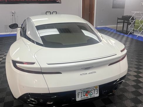 Used 2017 Aston Martin DB11 V12 RWD image 5