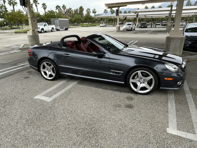 Used 2011 Mercedes-Benz SL 550 image 11