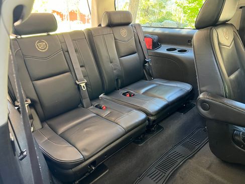Used 2012 Cadillac Escalade ESV Platinum AWD/4WD image 10