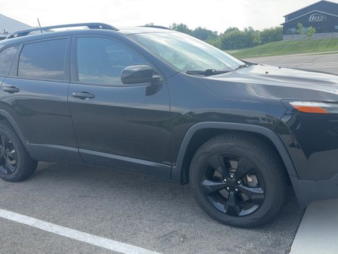 Used 2018 Jeep Cherokee Limited w/ High Altitude Package AWD/4WD image 2