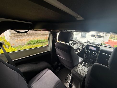 Used 2010 Jeep Wrangler Sahara AWD/4WD image 12