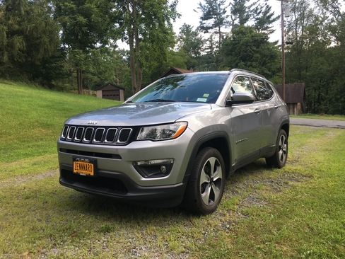 Used 2017 Jeep Compass Latitude w/ Popular Equipment Group image 1