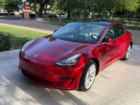 Used 2020 Tesla Model 3 Standard Range Plus RWD image 1