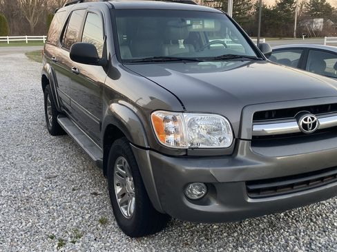 Used 2005 Toyota Sequoia Limited AWD/4WD image 2