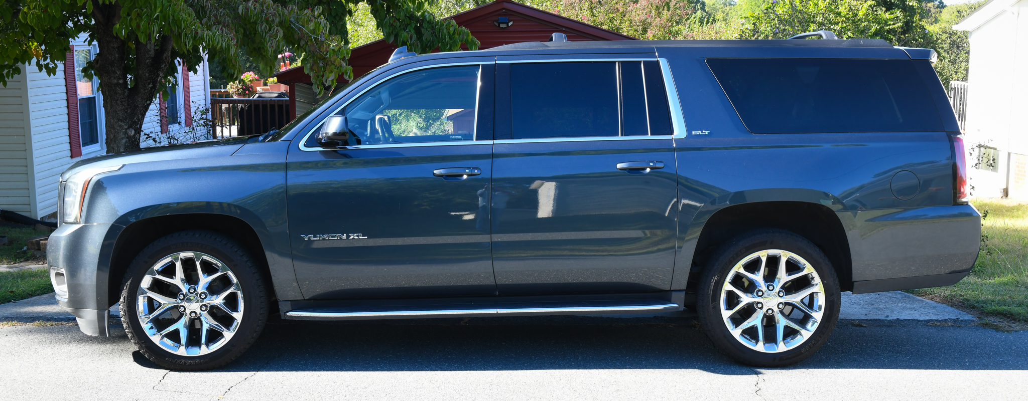 Used 2019 GMC Yukon XL SLT w/ Open Road Package AWD/4WD image 1