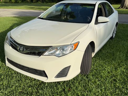 Used 2012 Toyota Camry LE FWD image 2