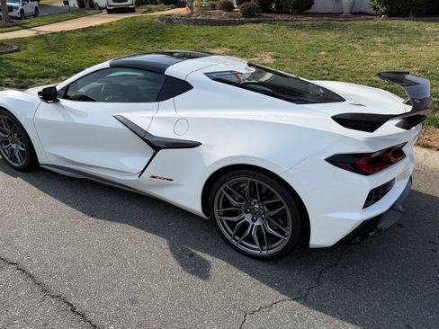 Used 2024 Chevrolet Corvette Z06 w/ Z07 Performance Package image 4
