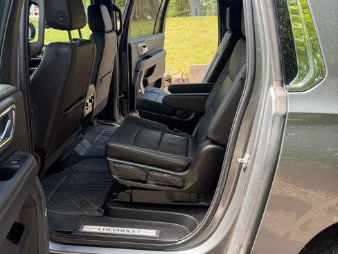 Used 2021 Chevrolet Suburban LT AWD/4WD image 6