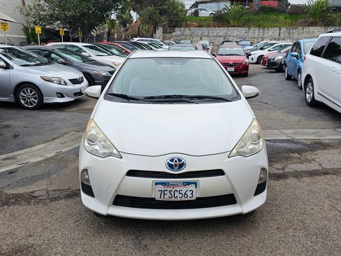 Used 2014 Toyota Prius C One image 4