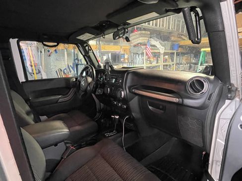Used 2012 Jeep Wrangler Unlimited Sport AWD/4WD image 15