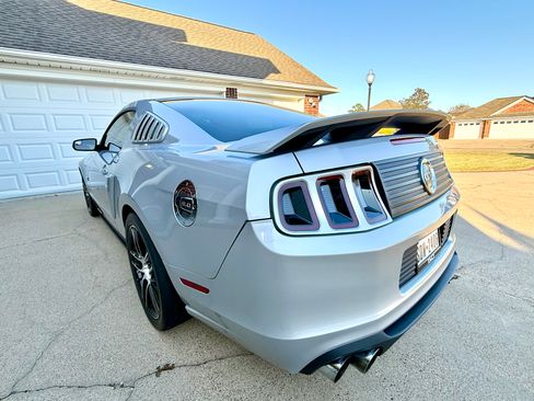Used 2012 Ford Mustang GT Premium w/ Brembo Brake Pkg image 11
