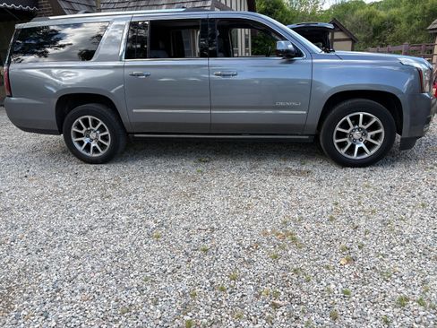 Used 2019 GMC Yukon XL Denali AWD/4WD image 16