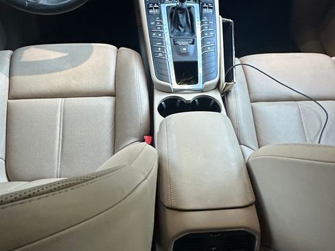 Used 2021 Porsche Macan image 13