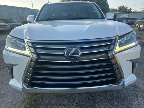 Used 2016 Lexus LX 570 4WD w/ Luxury Package image 2