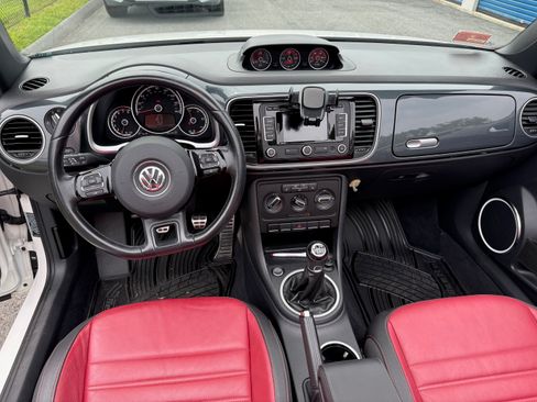 Used 2013 Volkswagen Beetle 2.0T FWD image 19