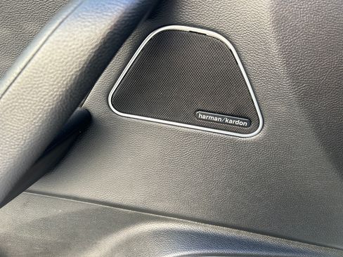 Used 2019 Maserati Levante image 2