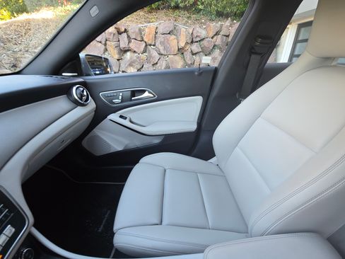 Used 2018 Mercedes-Benz CLA 250 4MATIC image 18