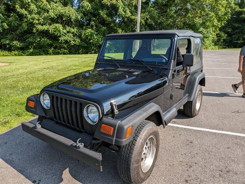 Used 1997 Jeep Wrangler Sport image 2