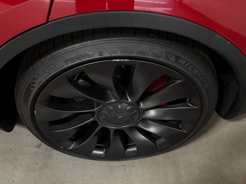 Used 2022 Tesla Model Y Performance AWD/4WD image 16