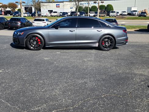 Used 2022 Audi S8 image 1