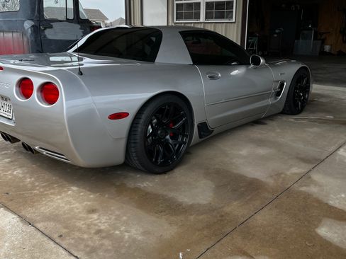Used 2004 Chevrolet Corvette Z06 w/ Memory Package RWD image 2