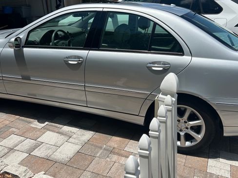Used 2007 Mercedes-Benz C 350 Sedan image 5