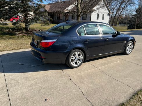 Used 2010 BMW 528i xDrive Sedan AWD/4WD image 9