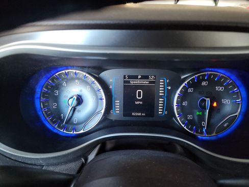 Used 2017 Chrysler Pacifica Touring-L image 8