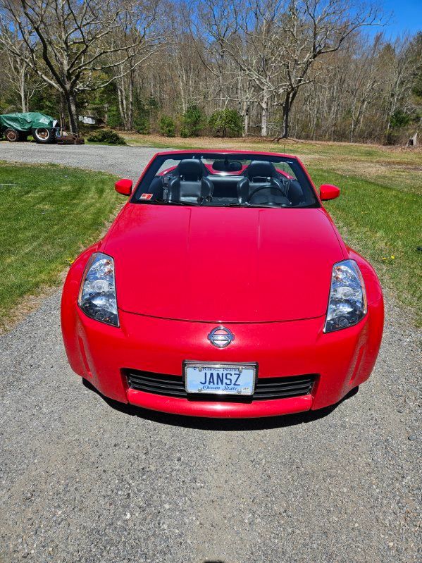 Used 2005 Nissan 350Z Touring RWD image 2