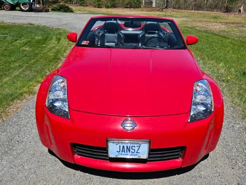 Used 2005 Nissan 350Z Touring RWD image 2