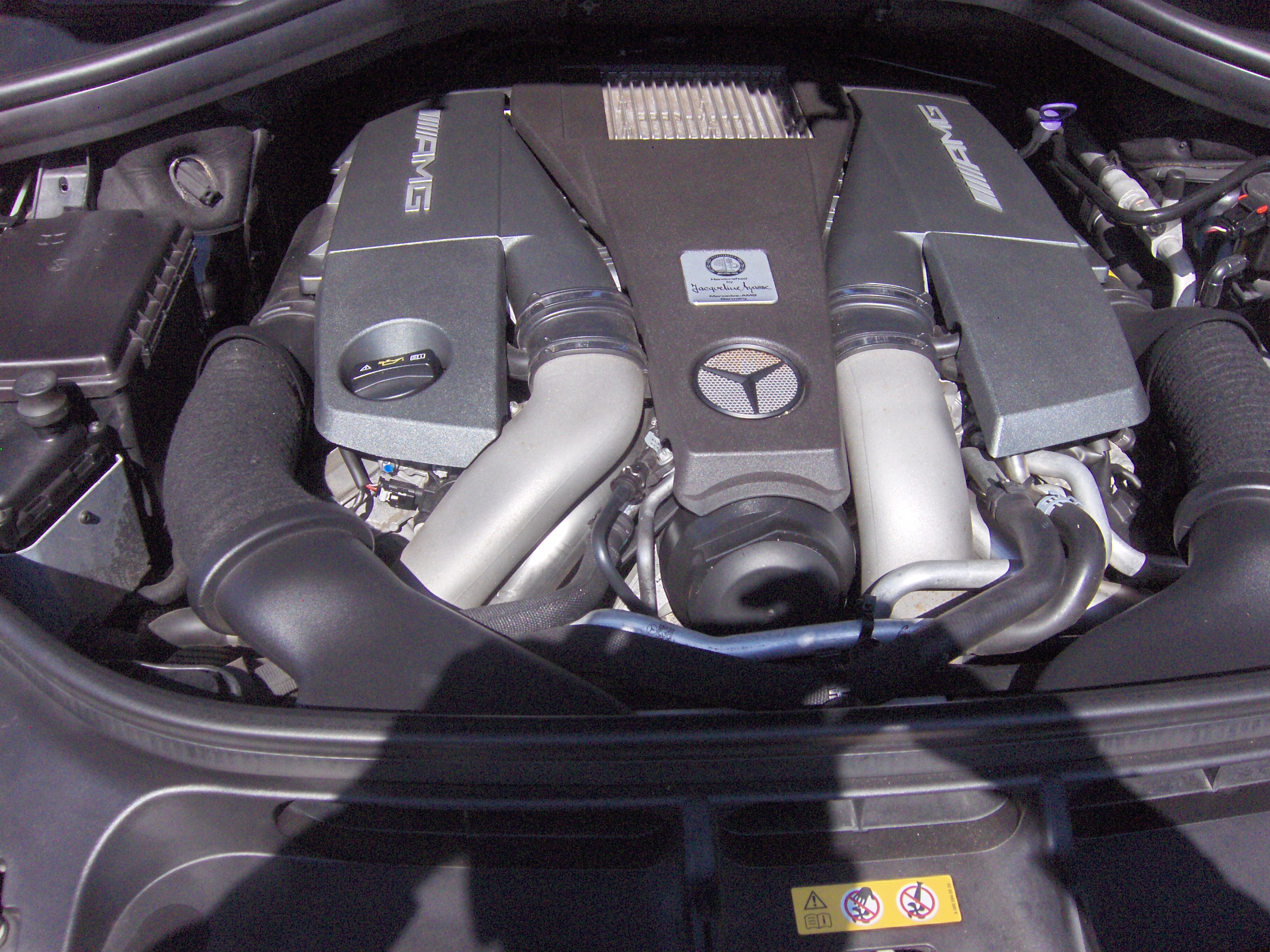 Used 2015 Mercedes-Benz ML 63 AMG 4MATIC w/ Driver Assistance Package image 8