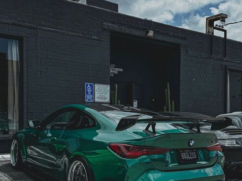 Used 2021 BMW M4 Coupe w/ M Carbon Exterior Package image 9