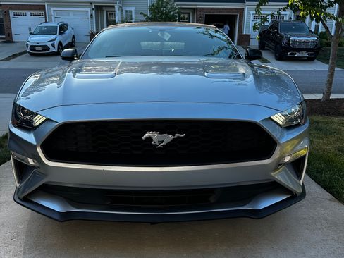 Used 2020 Ford Mustang Premium RWD image 4