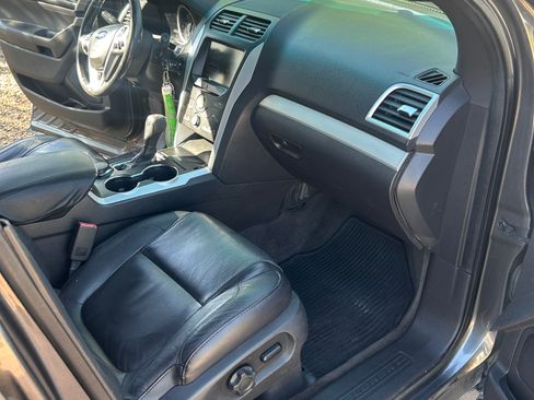 Used 2015 Ford Explorer XLT w/ Equipment Group 202A AWD/4WD image 5