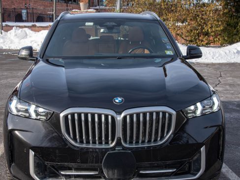 Used 2024 BMW X5 xDrive40i w/ Premium Package image 6