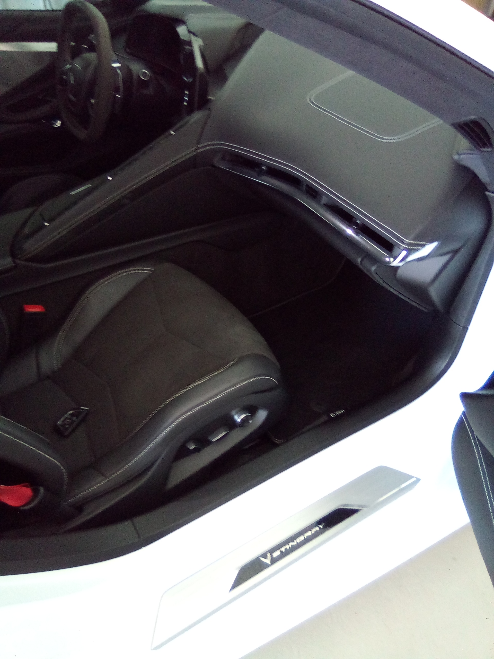 Used 2020 Chevrolet Corvette Stingray Premium Cpe w/ 3LT Preferred Equipment Group RWD image 15