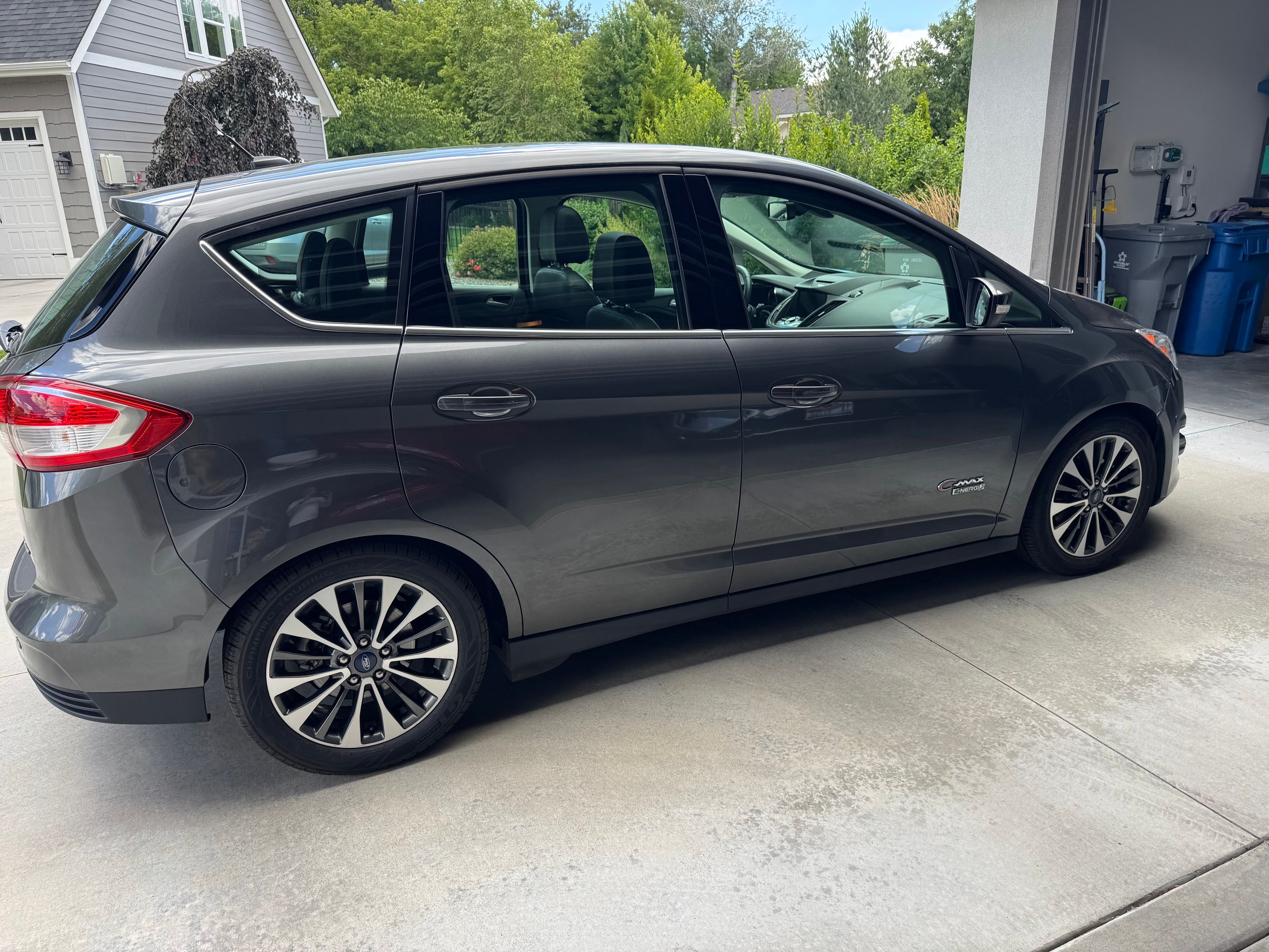 Used 2017 Ford C-MAX Energi Titanium w/ Equipment Group 501A FWD image 6