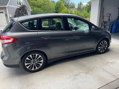 Used 2017 Ford C-MAX Energi Titanium w/ Equipment Group 501A FWD image 6