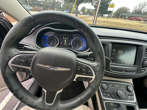 Used 2015 Chrysler 200 Limited w/ Convenience Group image 16