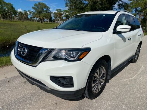 Used 2019 Nissan Pathfinder S image 1