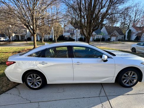 Used 2020 Toyota Avalon XLE image 9
