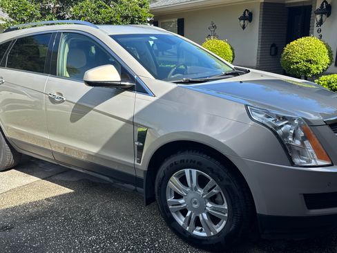 Used 2012 Cadillac SRX Luxury FWD image 1