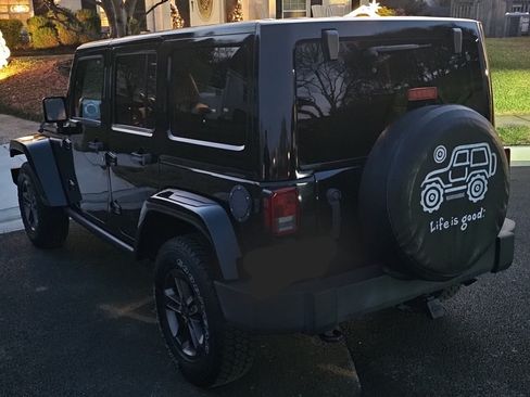 Used 2015 Jeep Wrangler Unlimited Sahara image 6