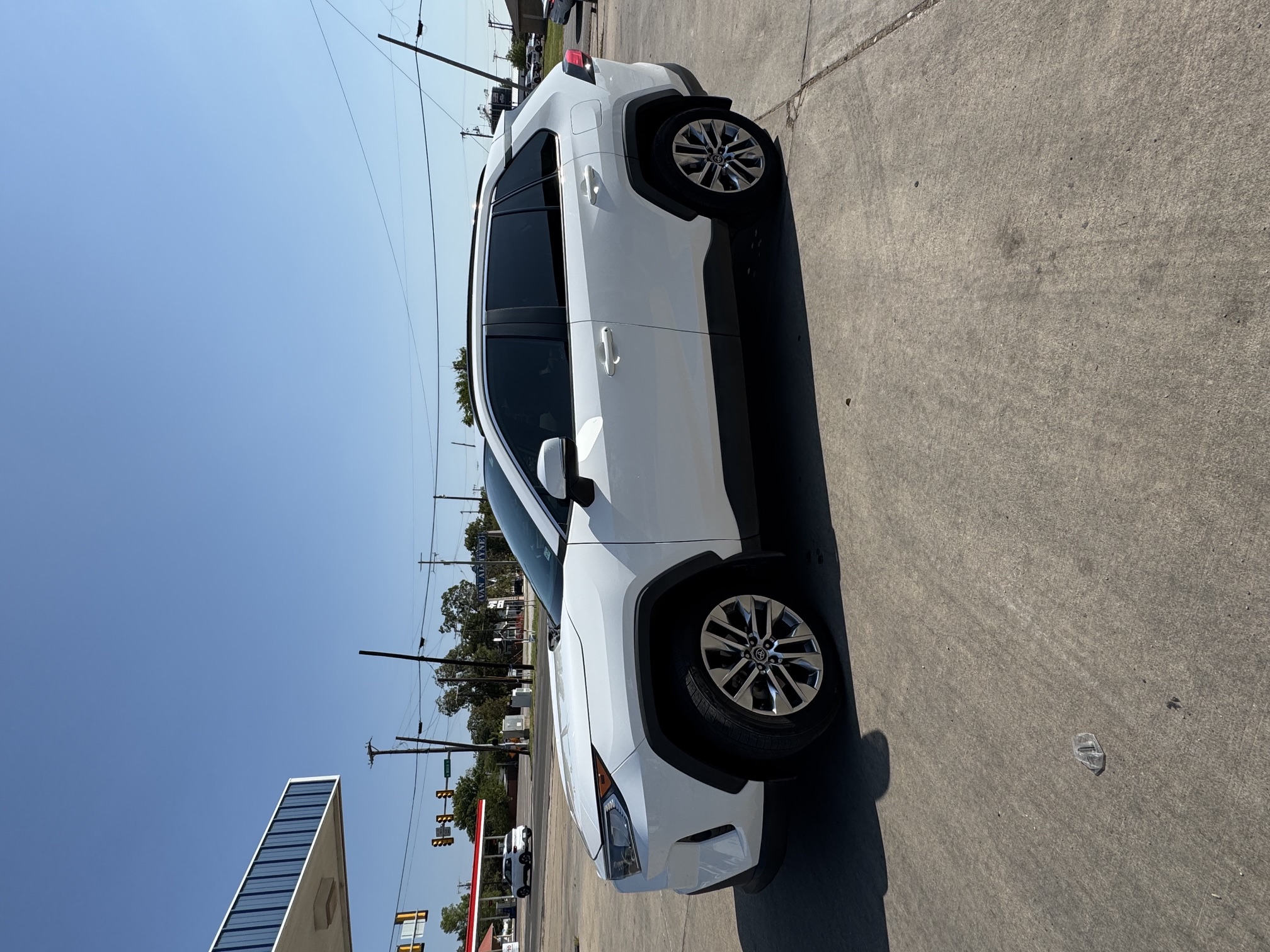 Used 2019 Toyota RAV4 XLE Premium FWD image 12
