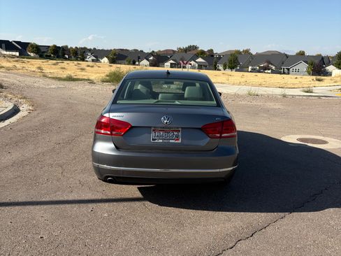 Used 2012 Volkswagen Passat 2.5 SEL Premium FWD image 5